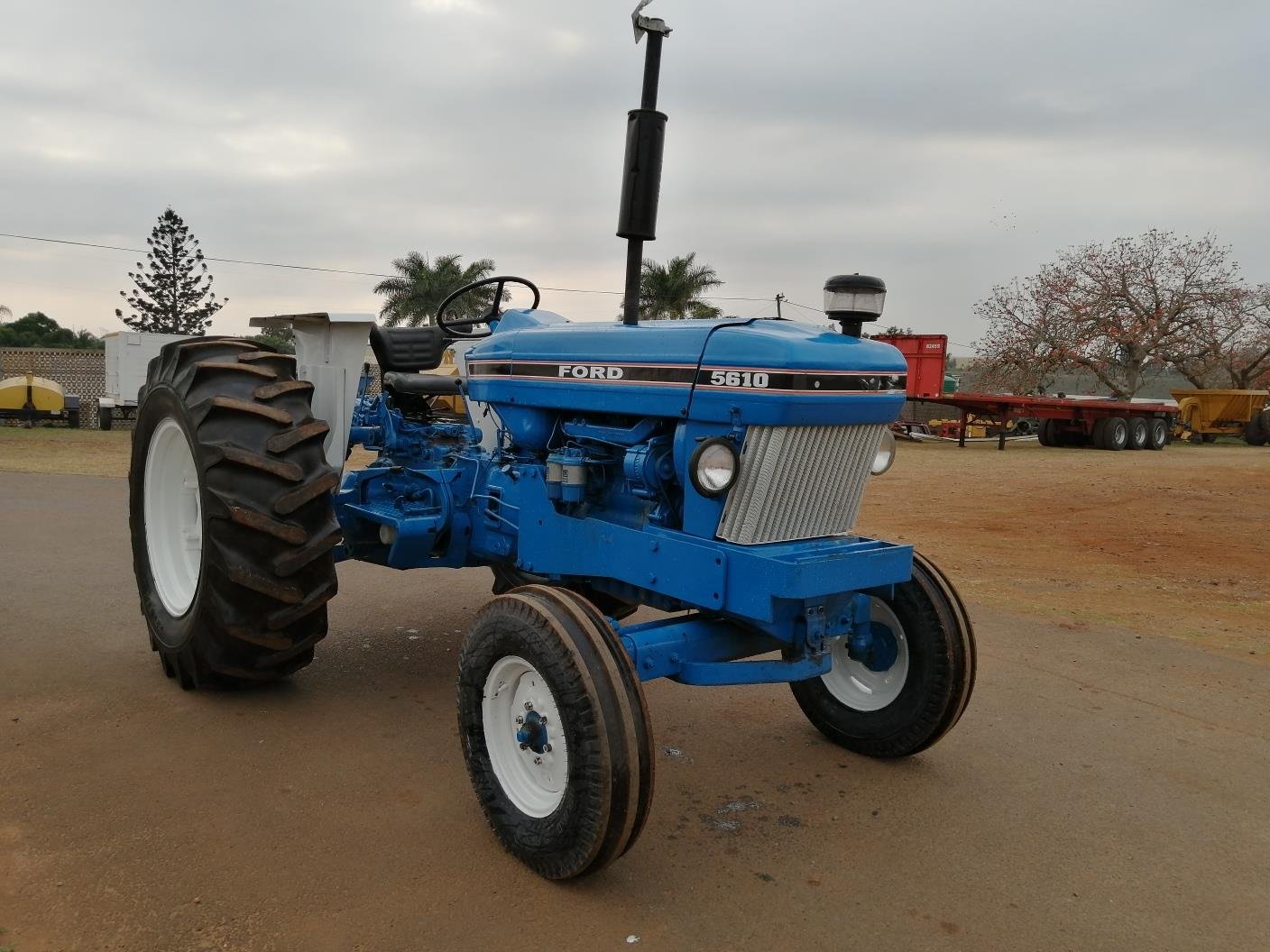 ford-5610 Ford 5610 2WD - Image 1