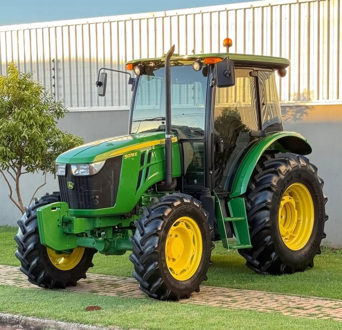 john-deere-5078e John Deere 5078E - Image 1